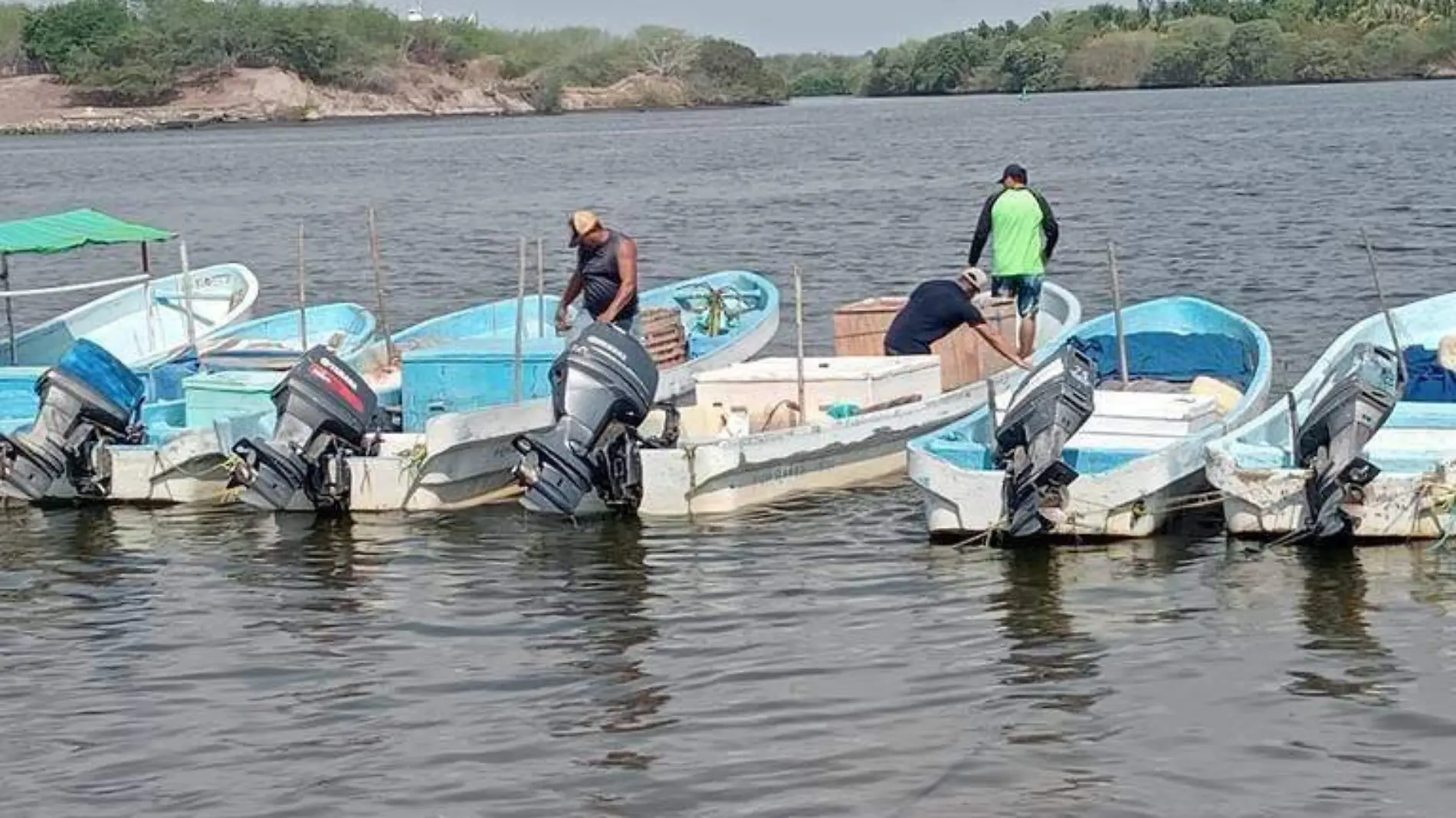 lanchas varadas en Puerto Chiapas